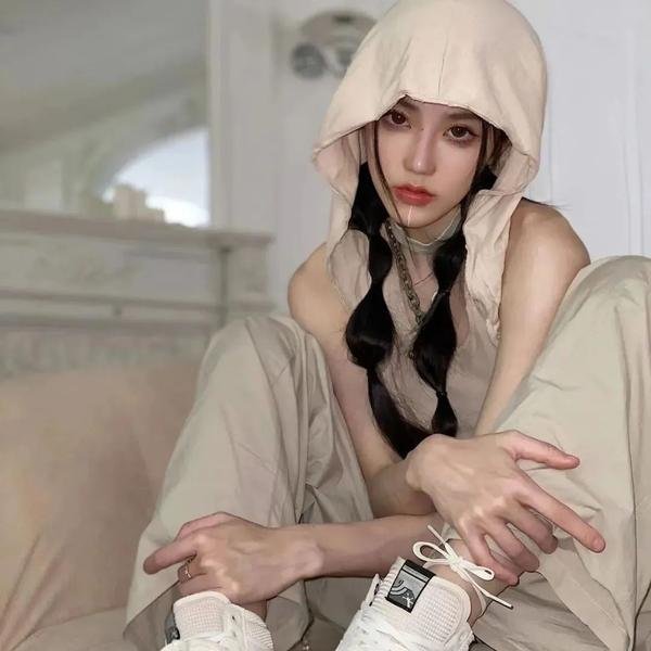 面纱之下 封面
